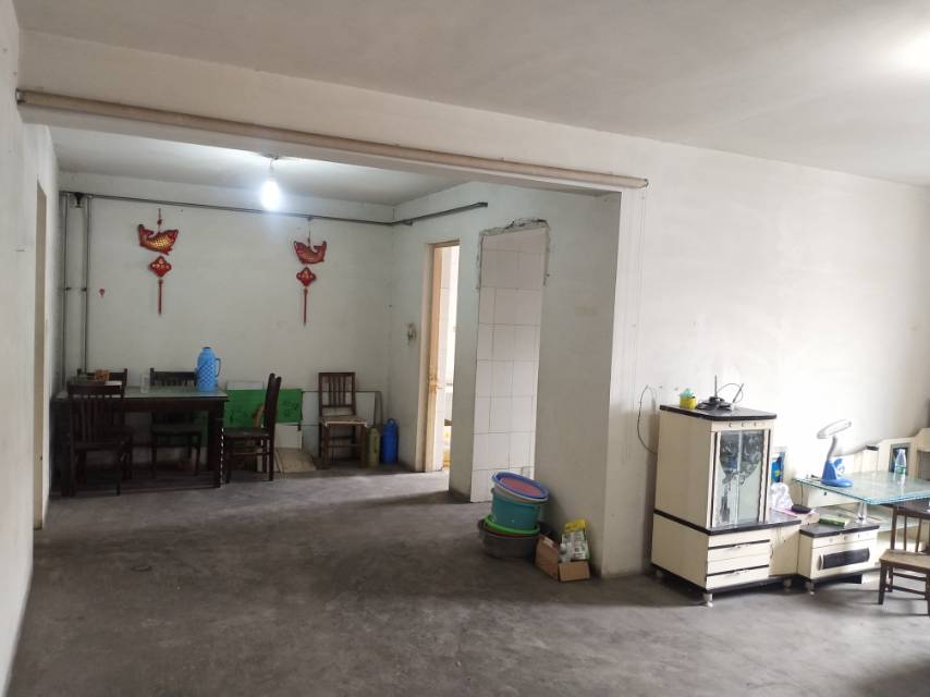 學區房普通裝修3室2廳1衛123m286萬元
