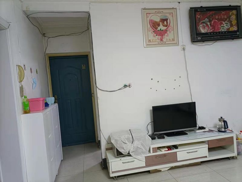 3室2廳1衛(wèi)， 繁華商圈，近學(xué)校，好房出租。