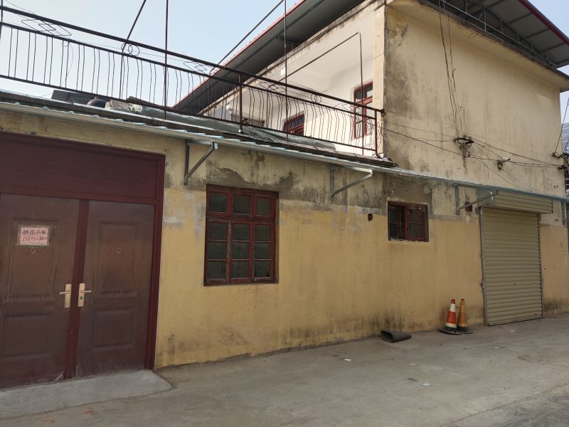 新華街獨院，有門頭，有停車位，適合商住兩用
