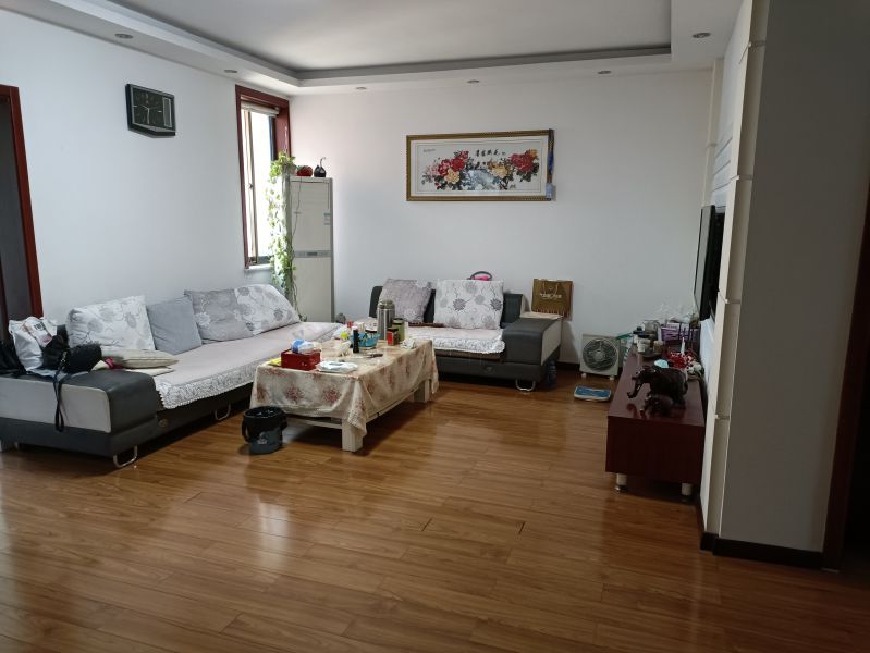 居家自住好房出售！3室2廳1衛116萬元108m2精裝修。