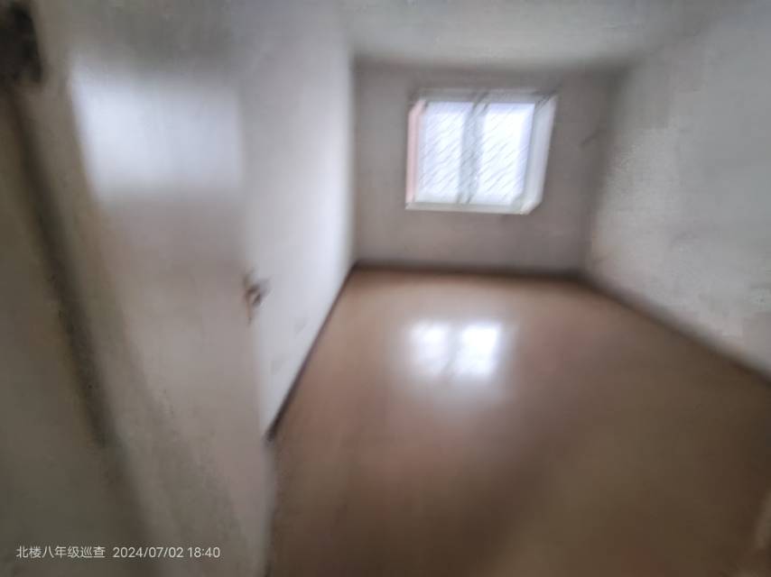 品質小區!3室2廳1衛130m2,拎包入駐,隨時看房。