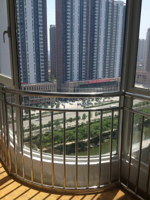 碧水云天中央城，城市的中心地帶，位置優越，交通方便！