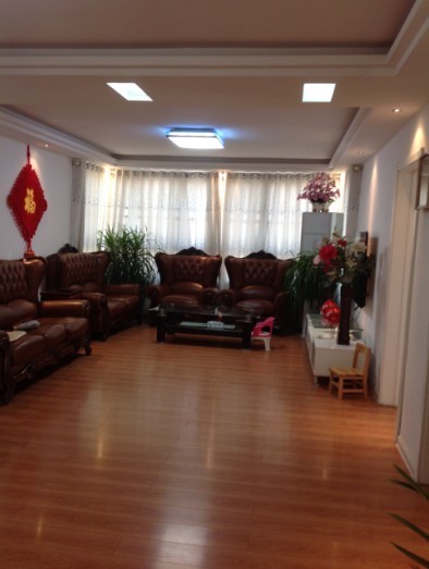 交通便利四通八，達(dá)全裝修景觀房，南北通宜居住