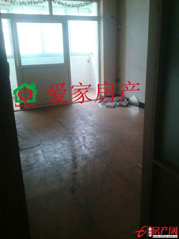 龍泉苑學(xué)區(qū)房小戶型，兩室一廳，低價出售！！！