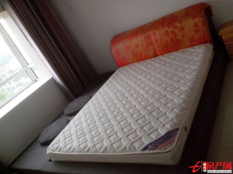 陽(yáng)光麗景精裝修兩居，室簡(jiǎn)單家具、拎包即住