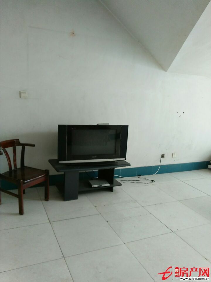 滕陽麗都小區，裝修，供暖，有家具，很干凈的房子