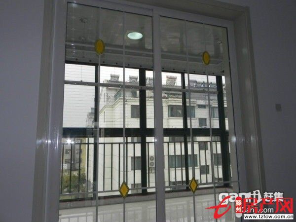 富盛園小區(qū)出租干凈衛(wèi)生,帶部分家具家電便宜出租。