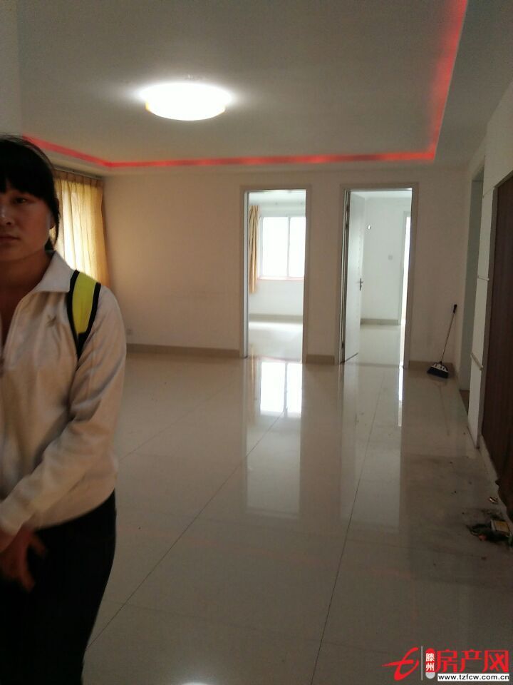 問天廣場，精裝修，供暖，全套家具家電，拎包即住