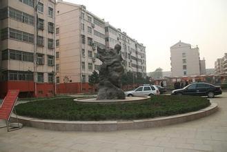 新興南區(qū)（學(xué)區(qū)房），設(shè)施齊全，拎包即住