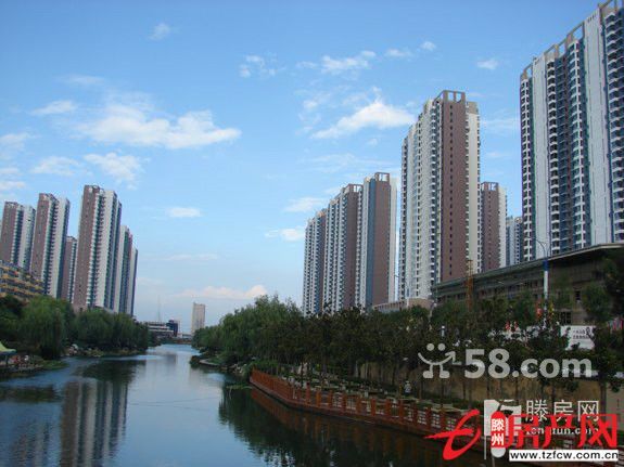 中央城一百平米經典兩室兩廳戶型，黃金地段，黃金樓層，精裝修