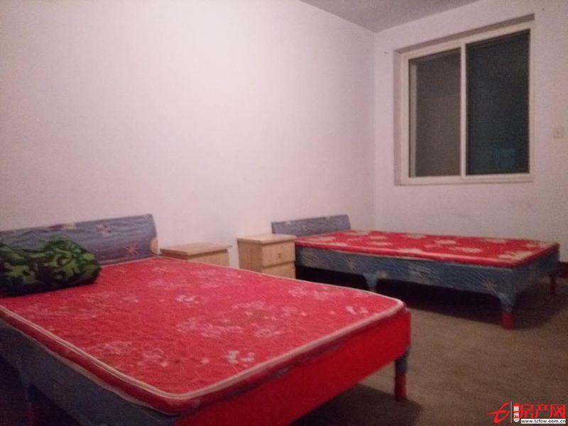 新一中學區現房，部分家具，菜市附近，交通便利
