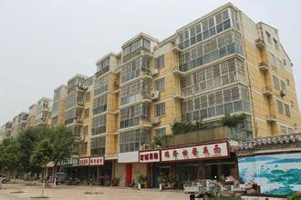 鳳凰苑,沿河,經(jīng)典多層,一樓相當(dāng)于二樓,學(xué)校區(qū)域,出行方便