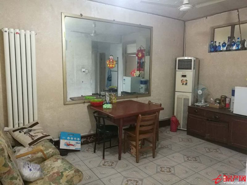 春秋閣，家具家電齊全，集體供暖