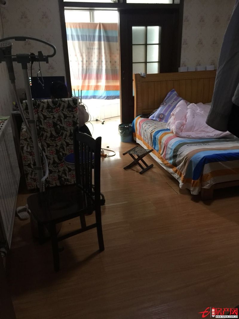 碧桂園小區(qū)位置佳交通方便，位于人民醫(yī)院附近，市中繁華區(qū)