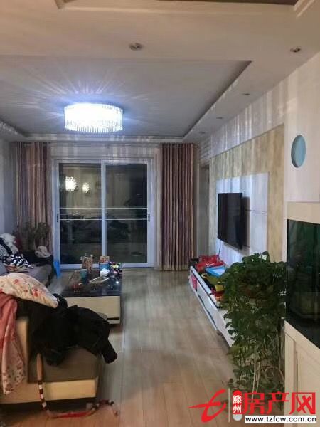 滕北學區(qū)房麗都水岸豪華裝修。