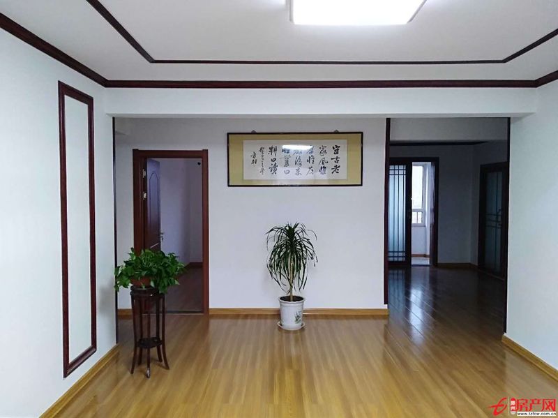 金河灣十七號樓二單元一零零八室，十七號樓南無遮擋