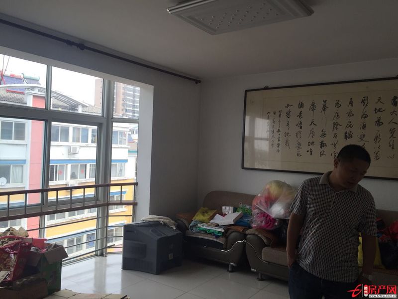美明嘉苑三室一廳，帶閣樓車庫，