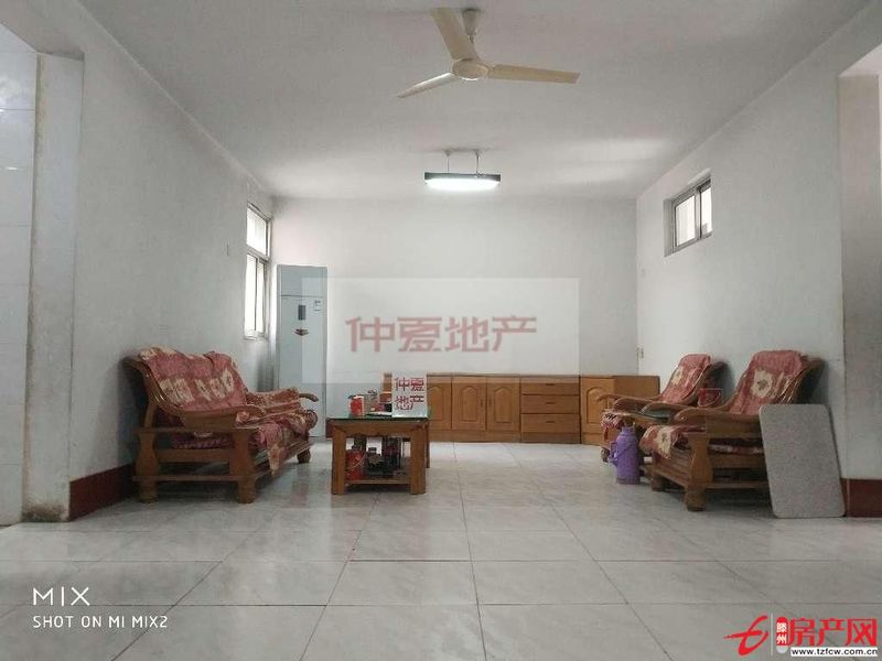 荊善花園首付20多萬(wàn)2樓超好地段全明戶型得房率高抓緊搶購(gòu)啦