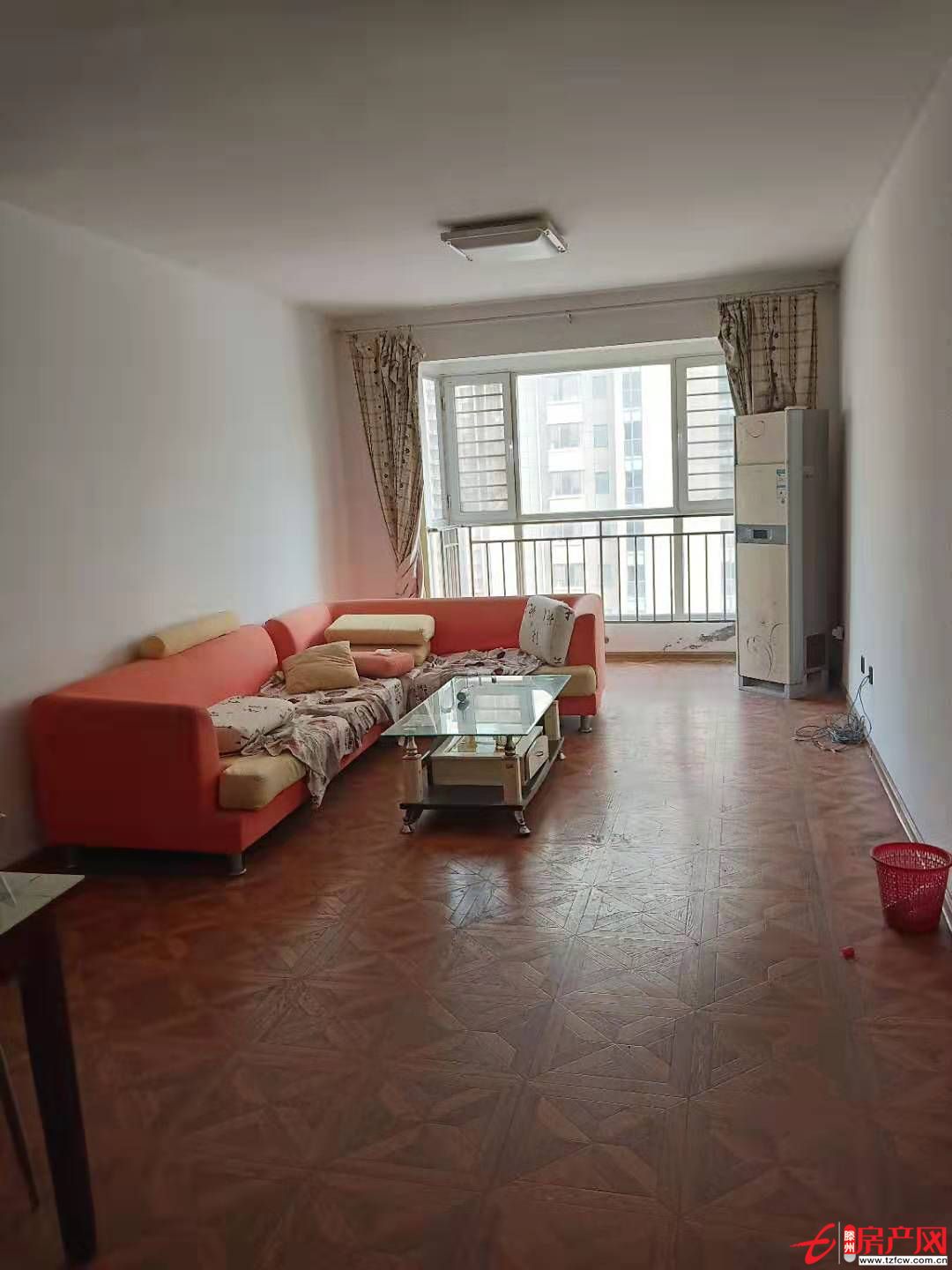 威尼斯一區簡裝三室家具家電齊全，拎包入住