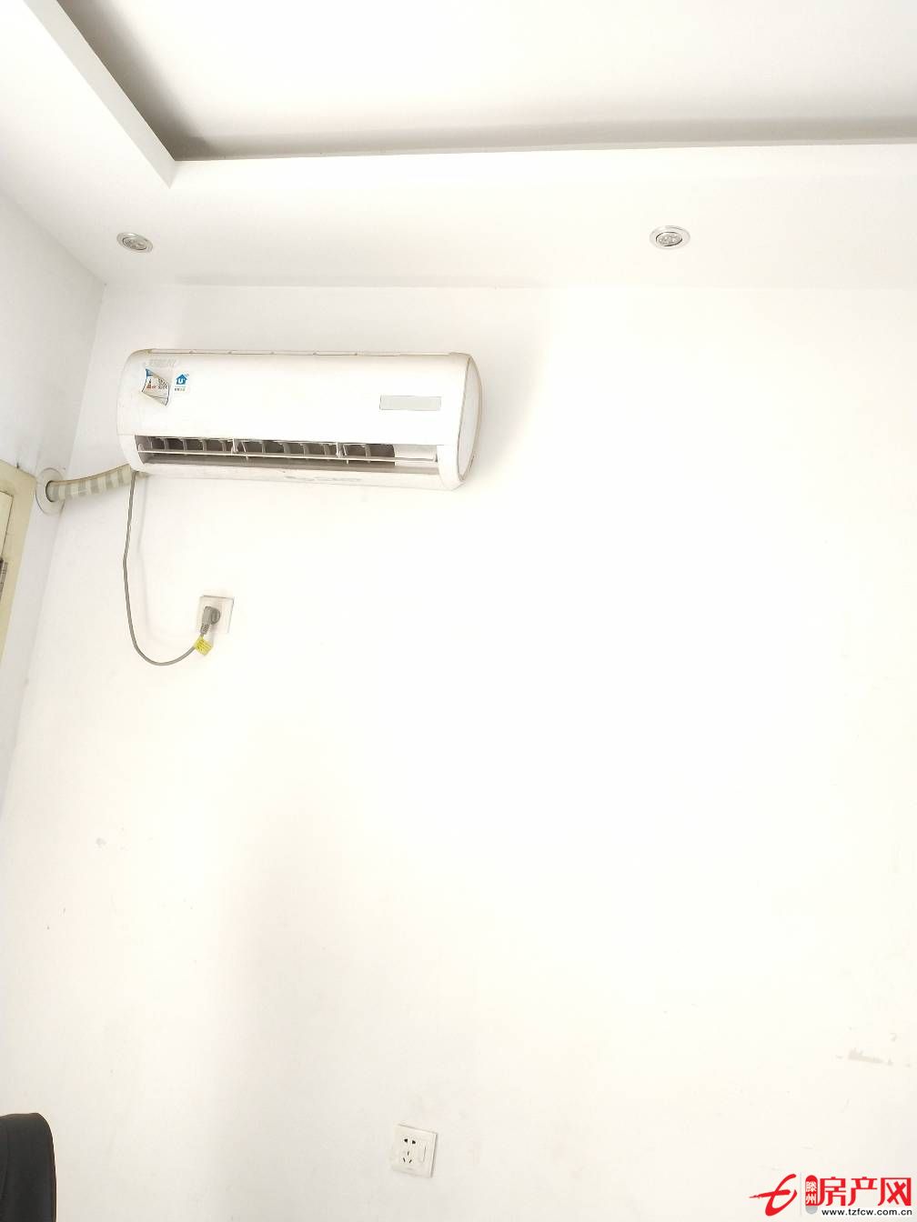 杏壇小區，供暖空調電視機家具精裝修，交通便利