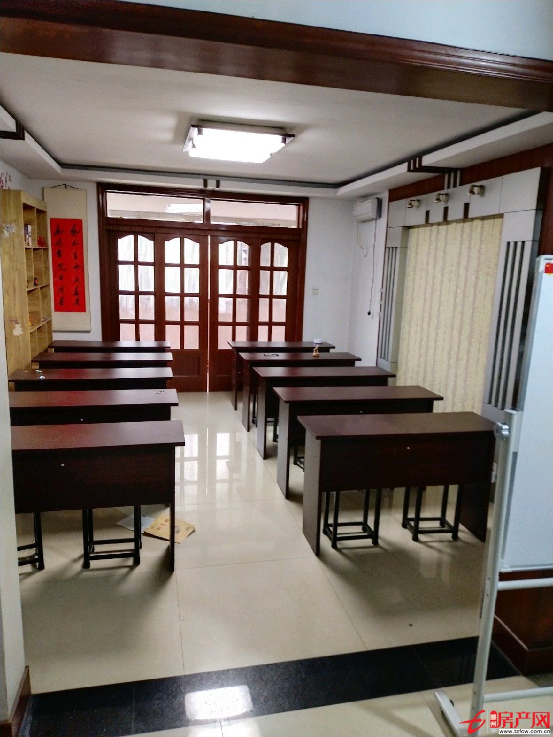 業(yè)主急售龍泉苑32-1-102,3室2廳2衛(wèi),送地下室。