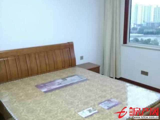 金領(lǐng)國(guó)際新汽車站旁空調(diào)家具很干凈拎包即住
