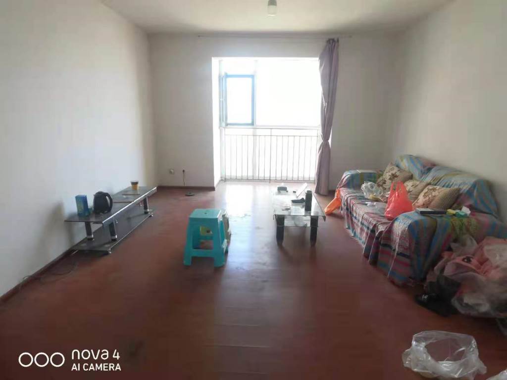 人和藍(lán)灣 中等裝修 3室2廳戶型好采光好 有證可貸款