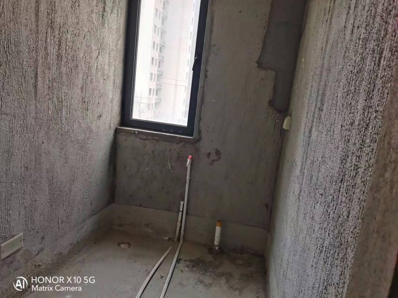 毛坯3室2廳2衛136m2149萬元