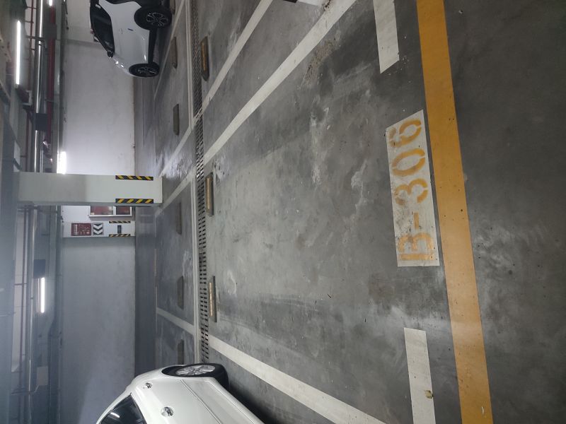 涵翠苑B區(qū)車位，位置佳，出行方便。