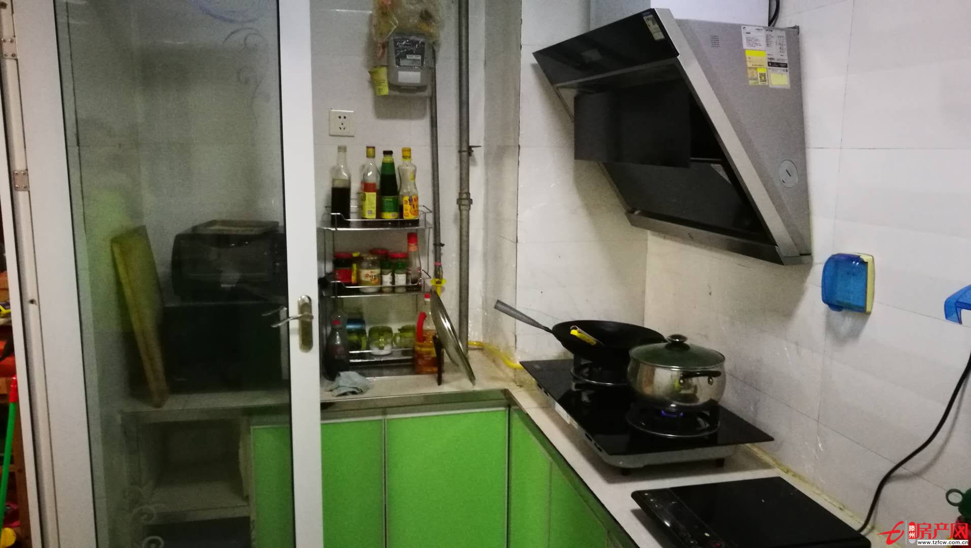 第一次出租，床柜子沙發洗衣機空調熱水器煤氣灶一應俱全，領包入